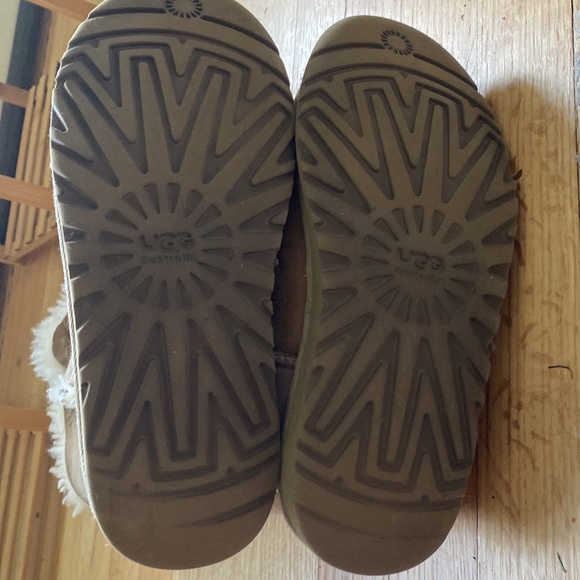 Ugg Bailey Button Triple Boot - Picture 6 of 10